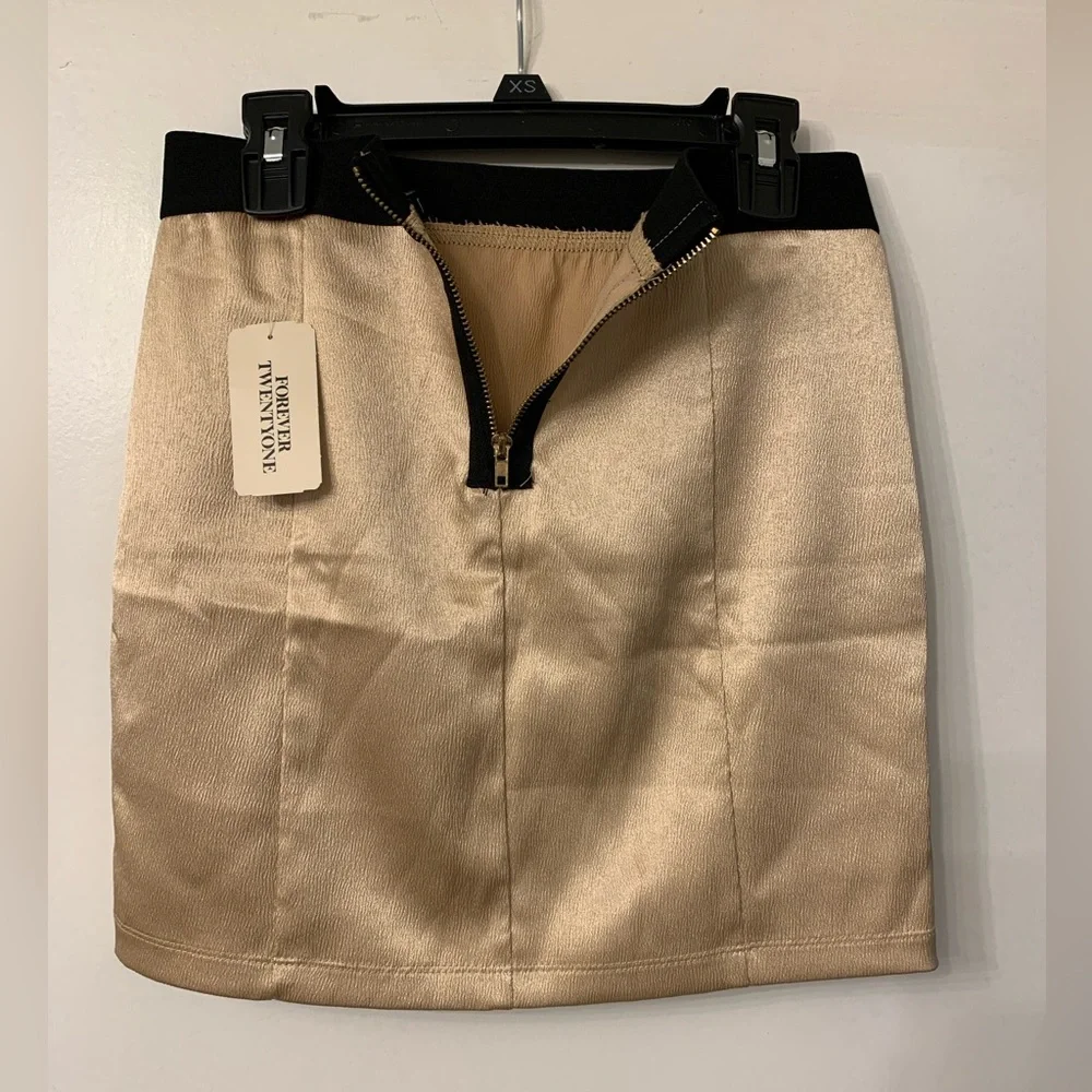 Gold Stretch Mini Skirt- Zipper Back- NWT- S - Picture 3 of 4